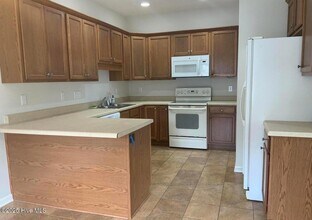 101 E Rhode Island Ave, Unit Apt F in Southern Pines, NC - Foto de edificio - Building Photo