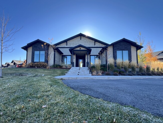 496 Black Bull Trl in Bozeman, MT - Foto de edificio - Building Photo