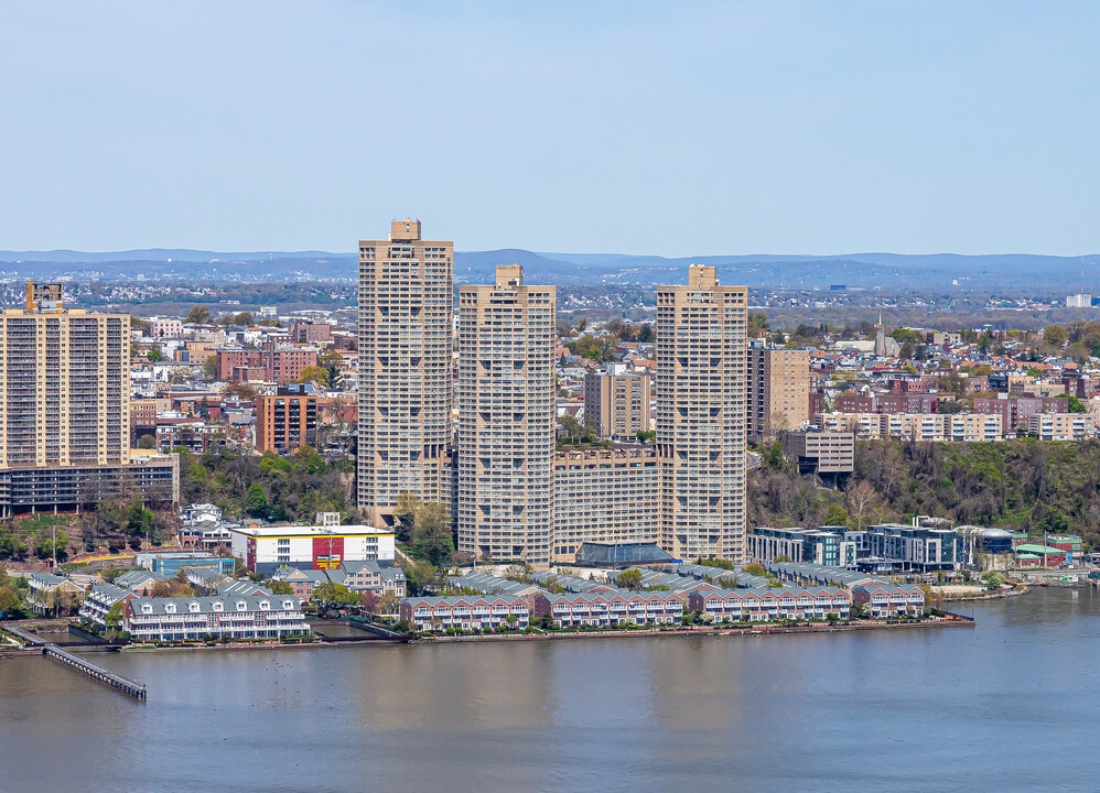The Galaxy Towers in Guttenberg, NJ - Foto de edificio