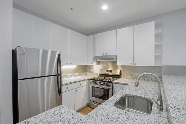 134 Boylston St, Unit 6 in Boston, MA - Building Photo - Building Photo