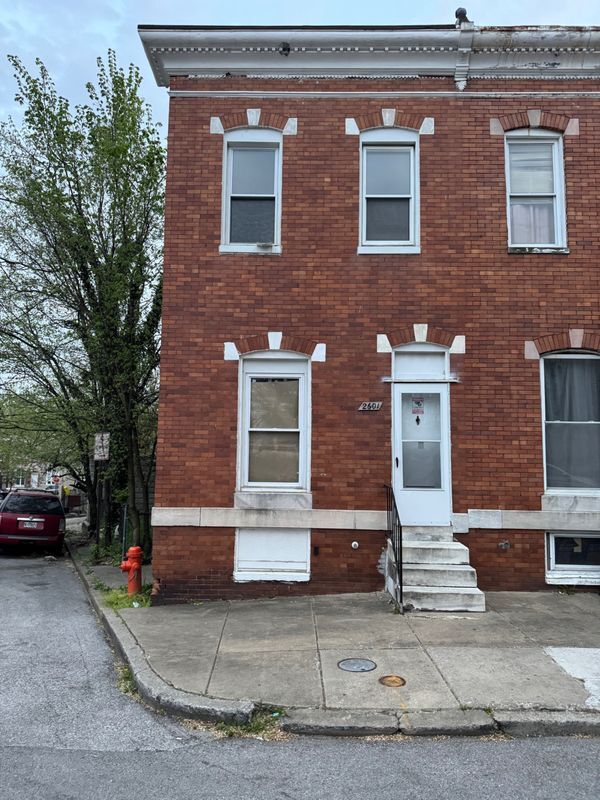 property at 2601 W Fairmount Ave