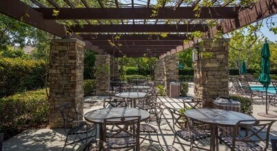 1317 Corte Alemano in Costa Mesa, CA - Foto de edificio - Building Photo