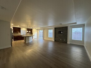 6752 Philharmonic Ave in Las Vegas, NV - Building Photo - Building Photo