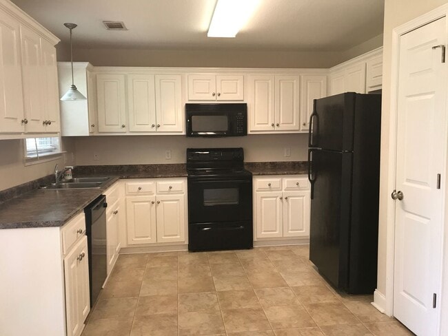 819 Maple Dr in Statesboro, GA - Building Photo - Building Photo