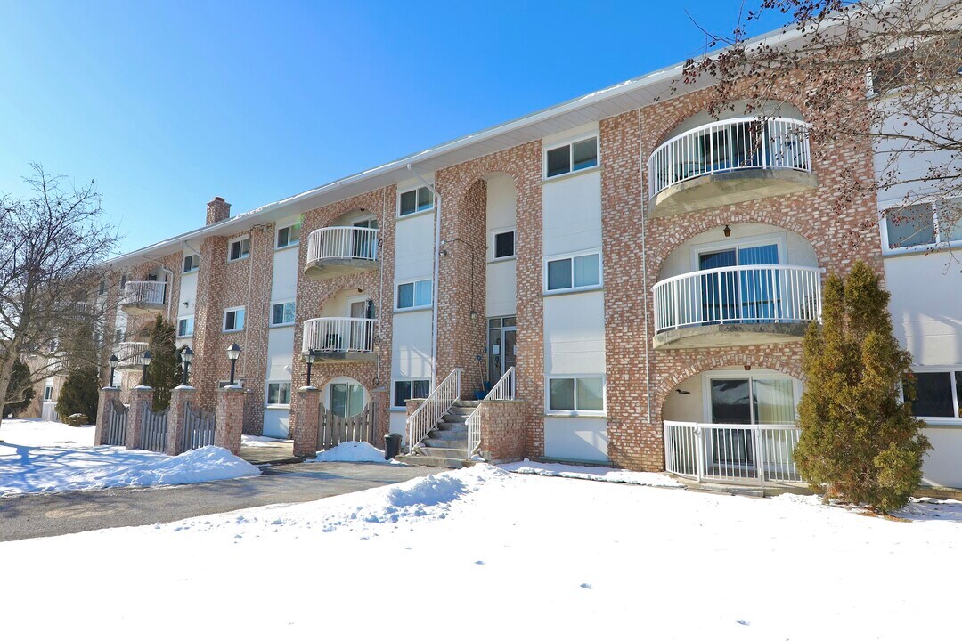 145 Kemp Cres in Stratford, ON - Building Photo