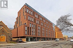 1720 Bayview Ave in Toronto, ON - Building Photo