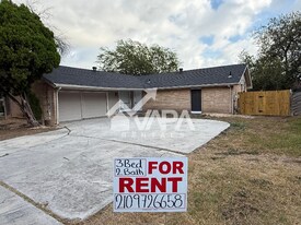 8007 Lake Forest Dr in San Antonio, TX - Building Photo