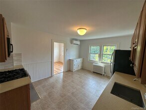 40 Smith St in Glen Cove, NY - Building Photo - Building Photo