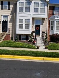 8812 Community Square Ln