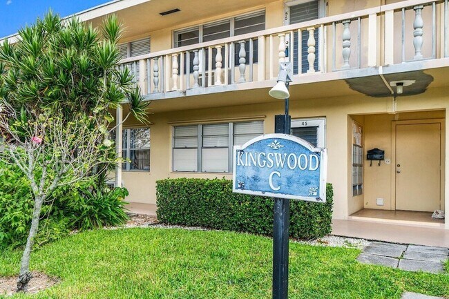 52 Kingswood E in West Palm Beach, FL - Building Photo - Building Photo