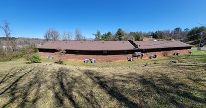 Buffalo View Apartments in Johnson City, TN - Building Photo - Building Photo