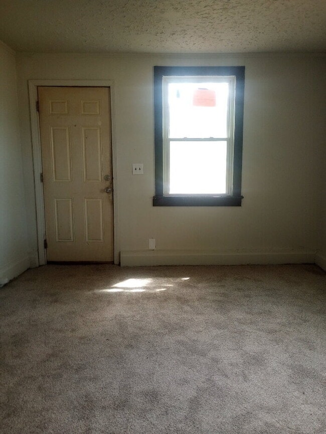 103 N Bell St in Clinton, SC - Building Photo - Building Photo