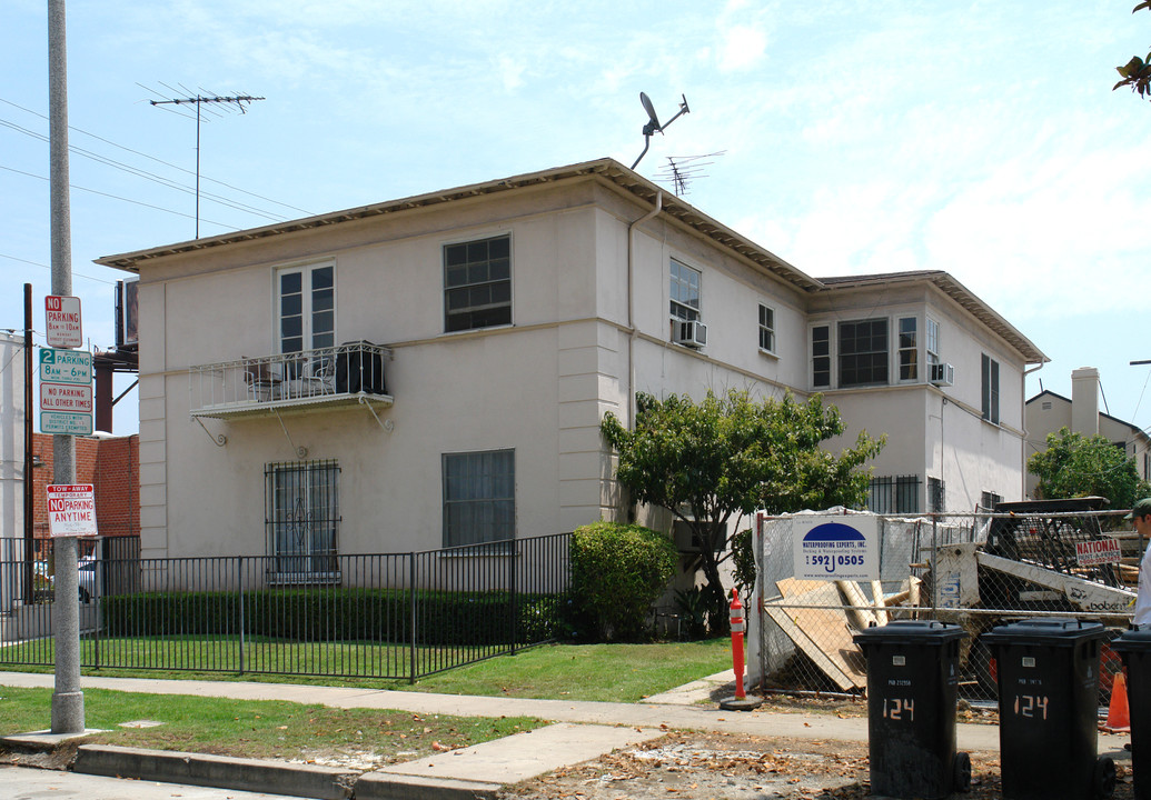 130 N Orlando Ave in Los Angeles, CA - Foto de edificio