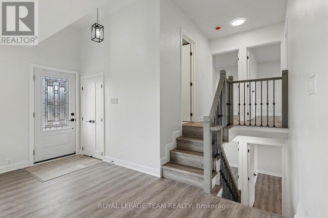 9 Greenwich Ave in Ottawa, ON - Building Photo - Building Photo