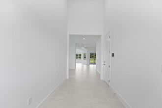15144 Wildwood Cir in Westlake, FL - Foto de edificio - Building Photo