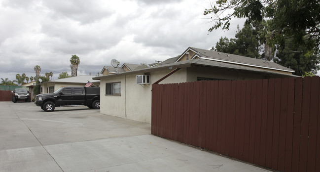 1810-1820 Houston Ave in Fullerton, CA - Building Photo - Building Photo