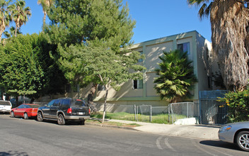 Beachwood Plaza in Los Angeles, CA - Building Photo - Building Photo