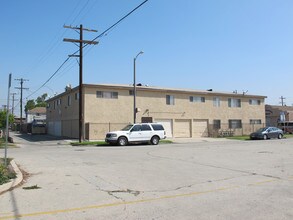 9721 S San Pedro St in Los Angeles, CA - Building Photo - Building Photo