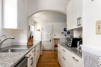 104R Ellery St, Unit 1 in Cambridge, MA - Foto de edificio - Building Photo
