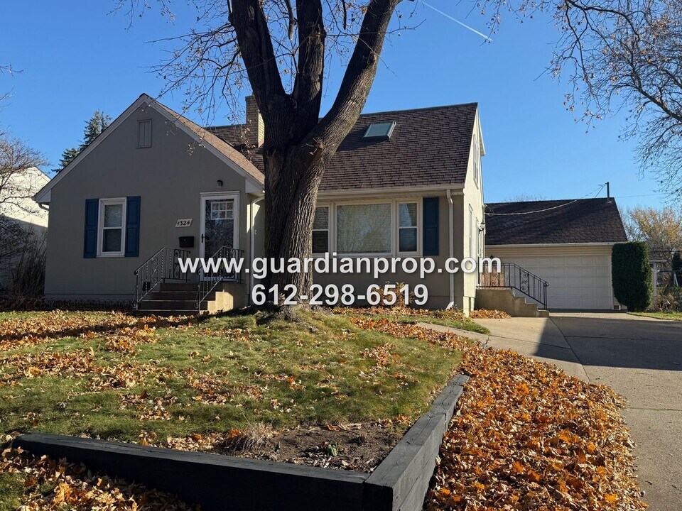 1324 Ottawa Ave in St. Paul, MN - Building Photo