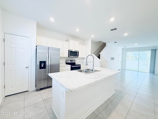 8334 Zenith Cir