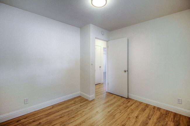 property at 801 W 9th St