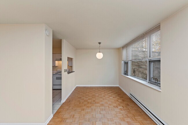 1443 N Dearborn St, Unit 2BD in Chicago, IL - Building Photo - Building Photo