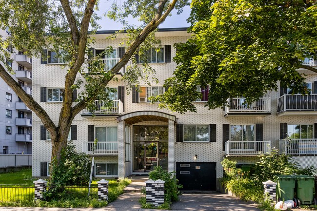 Ciocaro 7300 APT. in Montréal, QC - Building Photo - Building Photo