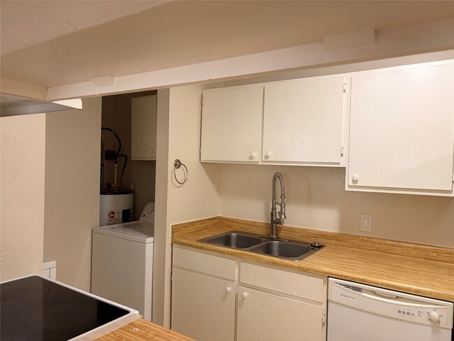 property at 1007 Stoneleigh Ct