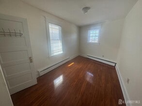 908 Livingston Ave in North Brunswick, NJ - Building Photo - Building Photo