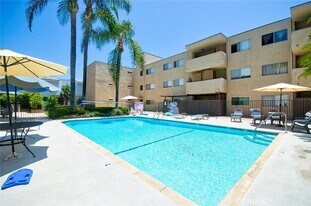 2386 E Del Mar Blvd in Pasadena, CA - Building Photo