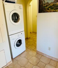 7232 Pandora St in Burnaby, BC - Building Photo - Building Photo