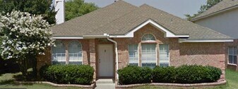 1702 Shady Creek Dr in Lewisville, TX - Building Photo