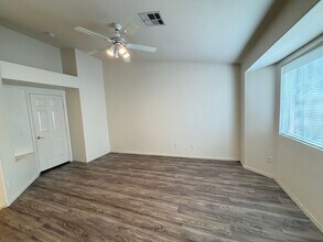 9841 Double Rock Dr in Las Vegas, NV - Building Photo - Building Photo