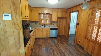 107 Pinewood Dr in Clover, SC - Building Photo - Building Photo