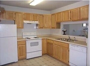 Village Glen Apartments in Traverse City, MI - Foto de edificio - Building Photo