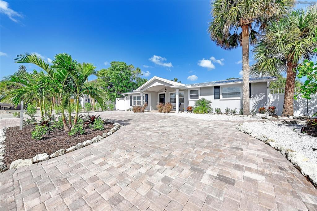 345 Avenida Leona in Siesta Key, FL - Building Photo