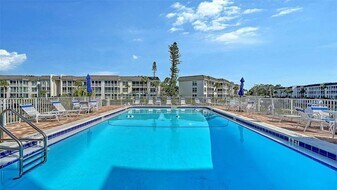 4330 Falmouth Dr in Longboat Key, FL - Building Photo