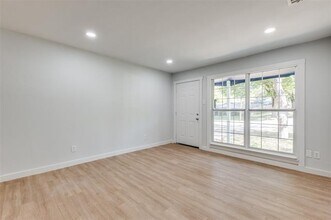 3945 Happy Canyon Dr in Dallas, TX - Building Photo - Building Photo