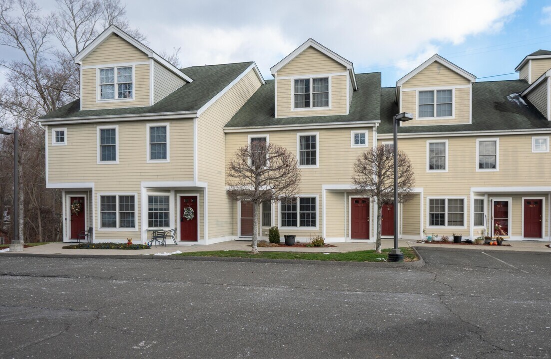 793 Federal Rd in Brookfield, CT - Building Photo