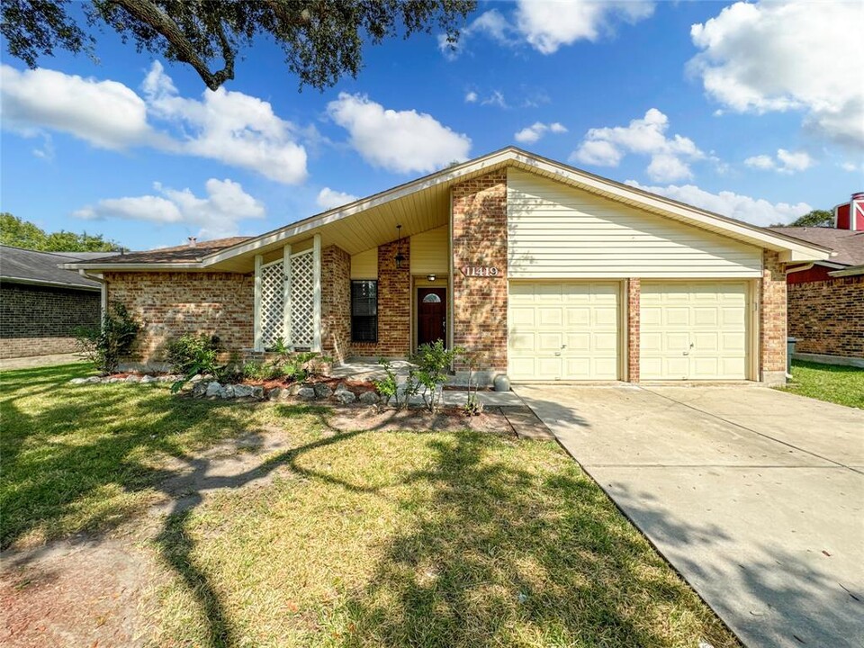 11419 Olivewood Dr in Houston, TX - Building Photo