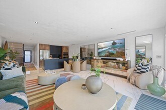 3904 NE 167th St in North Miami Beach, FL - Building Photo - Building Photo