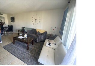 911 NE 209th Terrace in North Miami Beach, FL - Building Photo - Building Photo