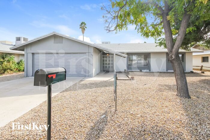 5227 W Hearn Rd in Glendale, AZ - Building Photo