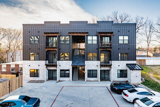 NEW APARTMENTS IN THE HEART OF DOWNTOWN in Springfield, MO - Foto de edificio - Building Photo