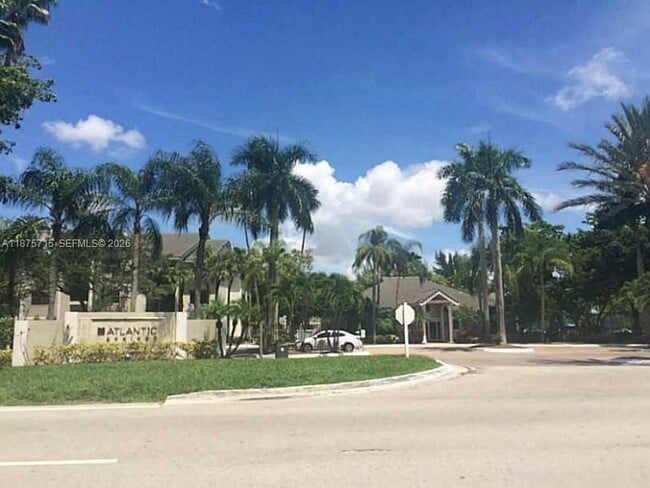 11211 W Atlantic Blvd in Coral Springs, FL - Foto de edificio - Building Photo
