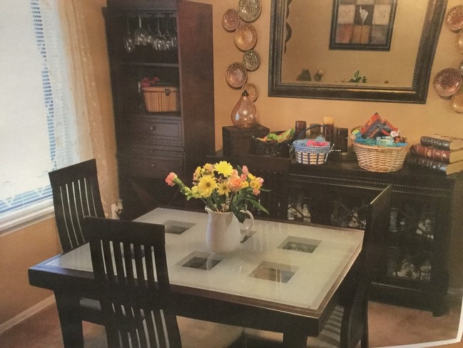 322 Woodland Ct, Unit 322 Woodland Court in Coram, NY - Foto de edificio - Building Photo