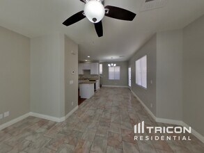 616 Ryan Peak Ln in Henderson, NV - Building Photo - Building Photo