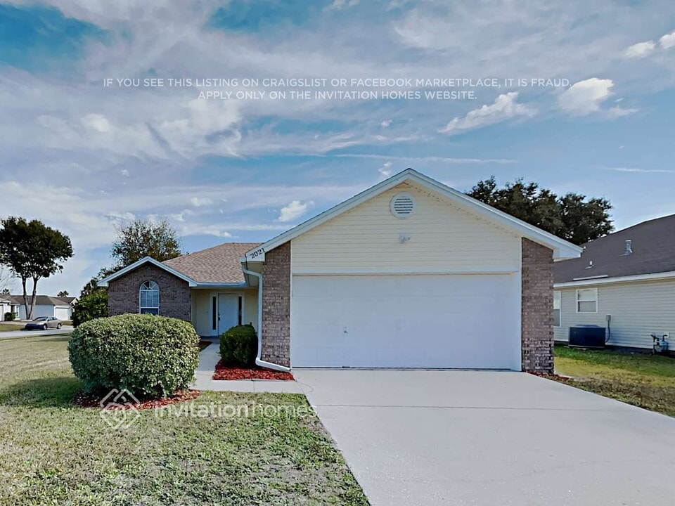 2021 Wyndham Hollow Ct in Jacksonville, FL - Building Photo