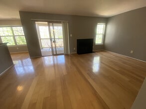 1702 Ascot Way, Unit 1702 Ascot Way in Reston, VA - Foto de edificio - Building Photo